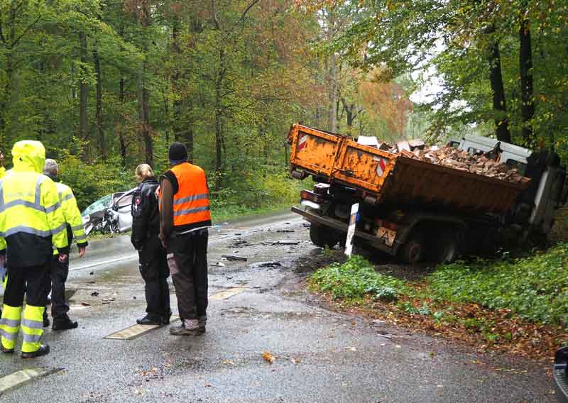 Schwerer Unfall Auf Der B 443 Beim Abzweig Mullinger Strasse Eine Tote