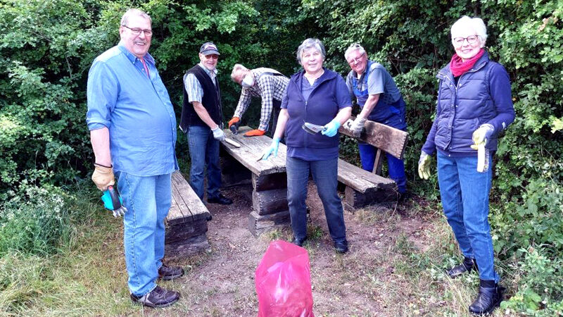 Stadtmarketingarbeitskreis „Stadt & Natur erleben“ beseitigen Vandalismusschäden und renoviert