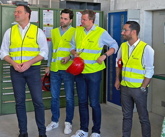 Jens Spahn, Sepehr Amiri und JU Niedersachsen besuchen die Holcim GmbH