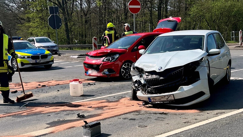 Eine Verletzte bei Unfall auf B 443 bei Müllingen