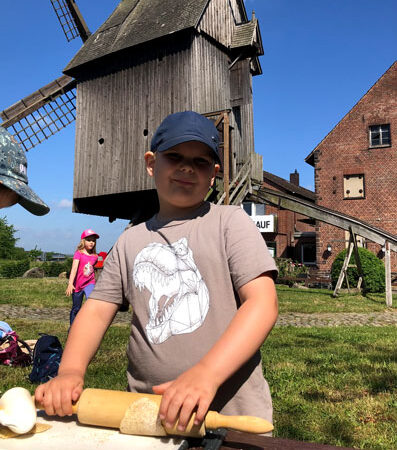 Vorschulkinder der Kita Hugo-Remmert-Straße besuchen Sorgensener Bockwindmühle