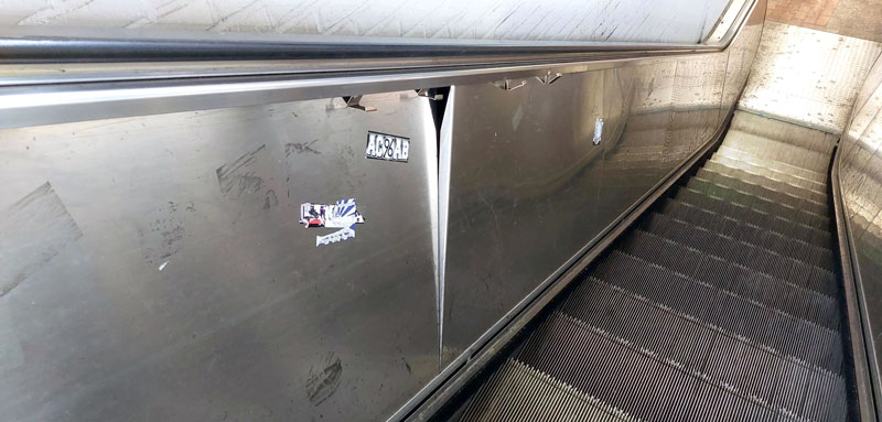 Vandalen beschädigen Rolltreppe im Bahnhofstunnel Lehrte
