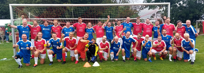 Traditionelles Fußballspiel Nord gegen Süd in Rethmar