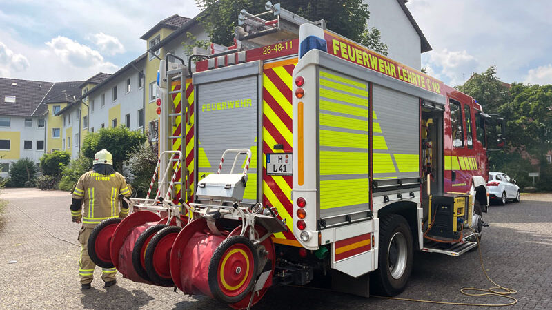 Heißes Öl im Topf entzündet sich – Feuerwehr Lehrte rückt an