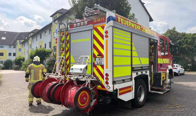 Heißes Öl im Topf entzündet sich – Feuerwehr Lehrte rückt an