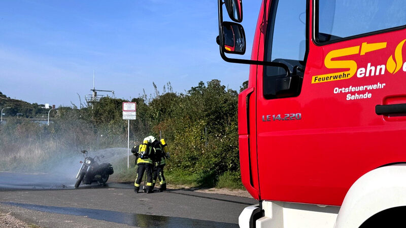 Motorradbrand an der Bolzumer Schleuse