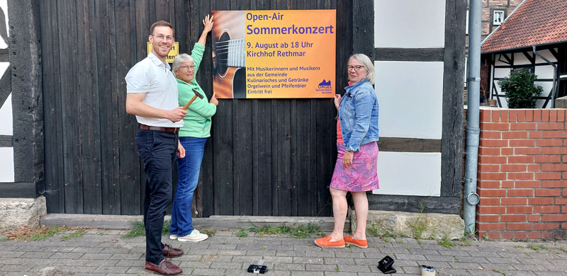 „Einsatz gegen schräge Töne“: Sommerkonzert für die Orgel in Rethmar auf dem Kirchhof