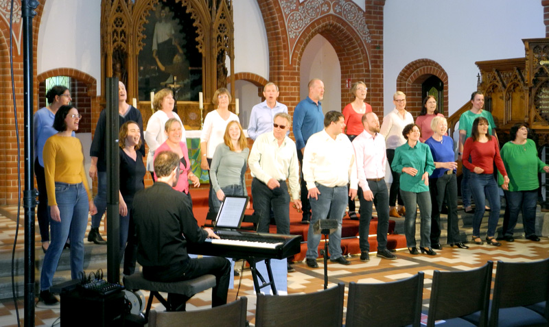 Gelungenes Sommerkonzert der Voices of Harmony in Misburg