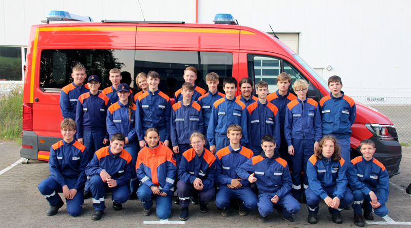 Zwölf Mitglieder der Stadtjugendfeuerwehr Sehnde erhalten die Leistungsspange