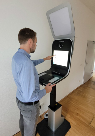 Self-Service-Terminal zur Erstellung biometrischer Lichtbilder im Lehrter Bürgerbüro