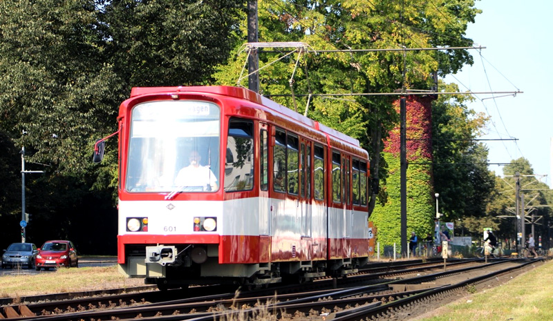 Mit Oldtimerstraßenbahn und besonderem Bus ins HSM