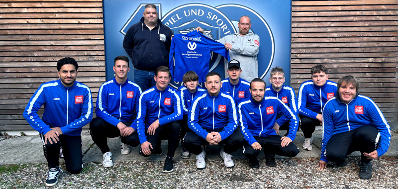 Neue Trainingsanzüge für die 3. Herren des SuS Sehnde