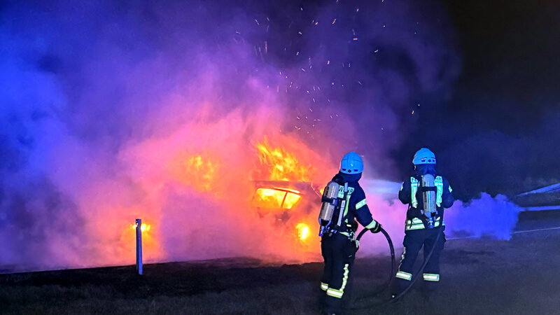 PKW brennt nach Unfall auf der B 65