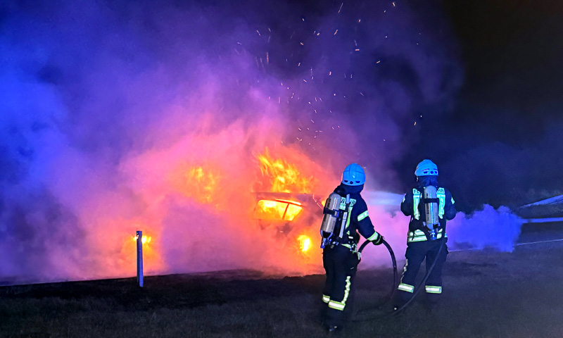 PKW brennt nach Unfall auf der B 65