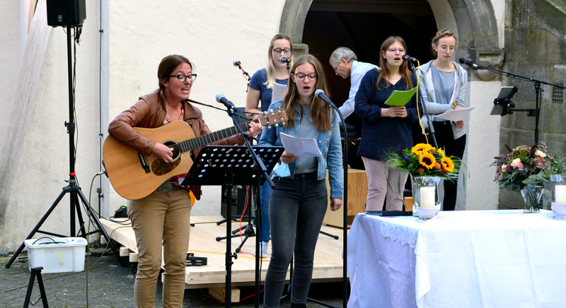 Musik für Gott und die Menschen: Praise Gottesdienst zum Mitmusizieren