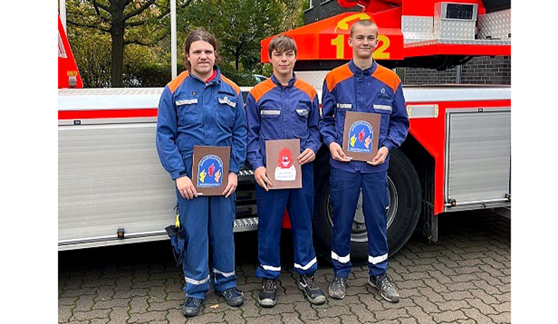 Drei Jugendfeuerwehrmitglieder aus Sehnde erwerben die Jugendflamme 3