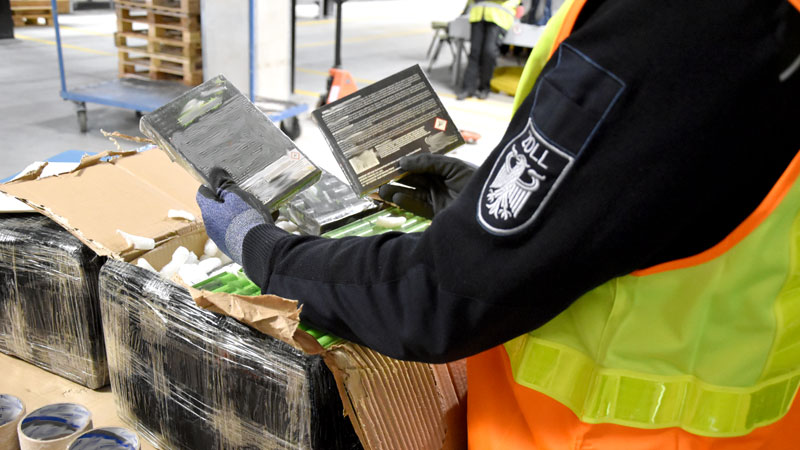 Zoll Hannover stoppt tonnenweise illegale Pyrotechnik