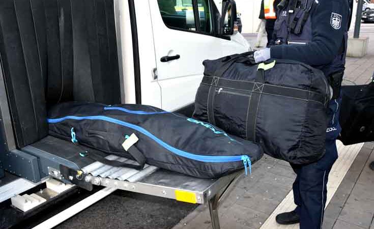 Gemeinsame Kontrolle von Reisebussen durch Zoll Hannover, Landes- und Bundespolizei