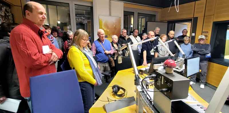 Sehnder Senioren besuchen NDR-Funkhaus in Hannover