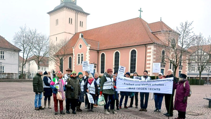 Omas gegen Rechts laden zum Rundgang ein