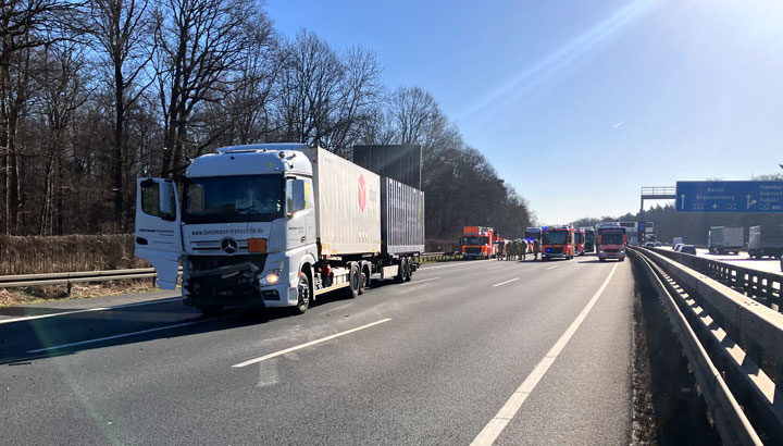 Verkehrsunfall auf der A 2 – Gefahrgut nicht bestätigt